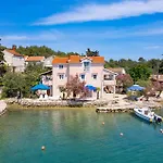 Front In 아파트 Punta Križa