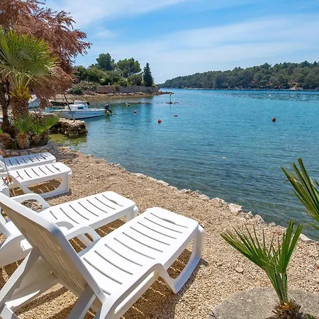 Apartment Front In Punta Kriza