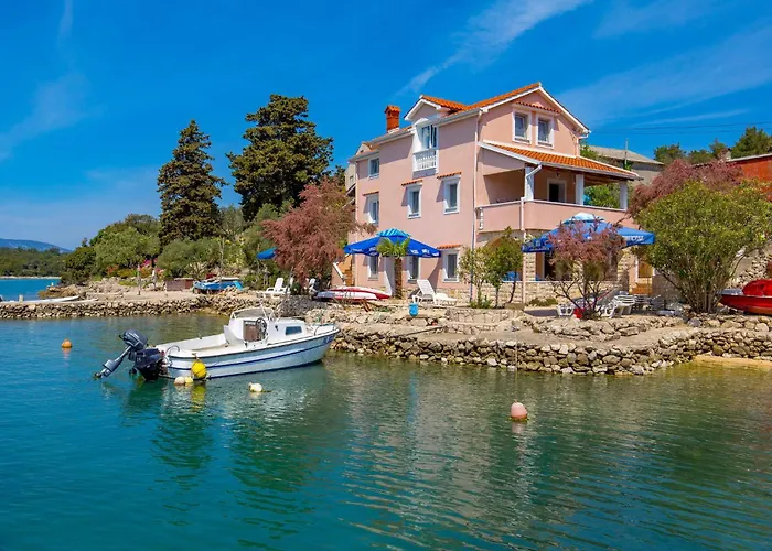 Front In Apartment *